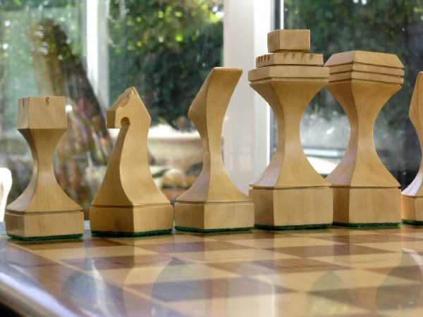 The Moore Contemporary Chess Pieces - Image 4