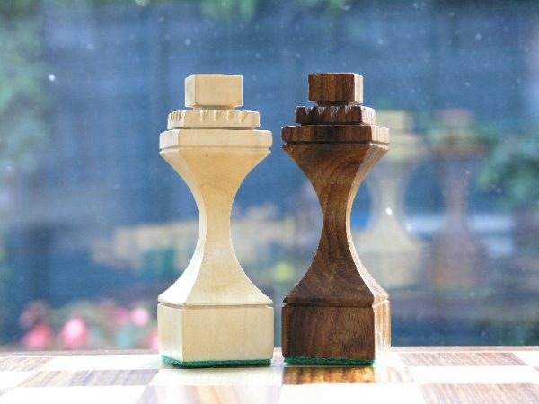 The Moore Contemporary Chess Pieces - Image 9