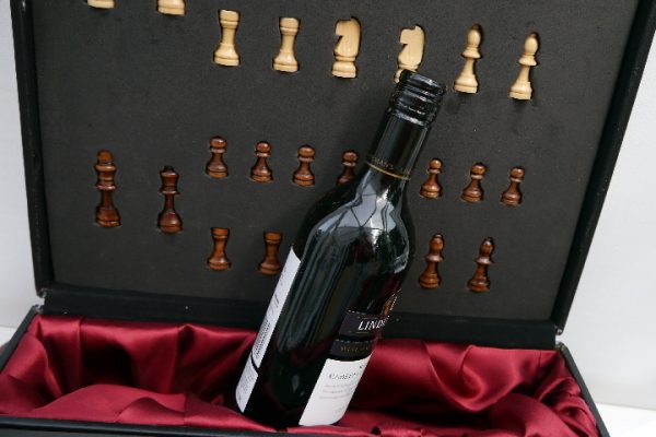 Gift set of Wine Case and Chess Set - Image 4