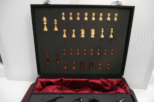 Gift set of Wine Case and Chess Set - Image 6