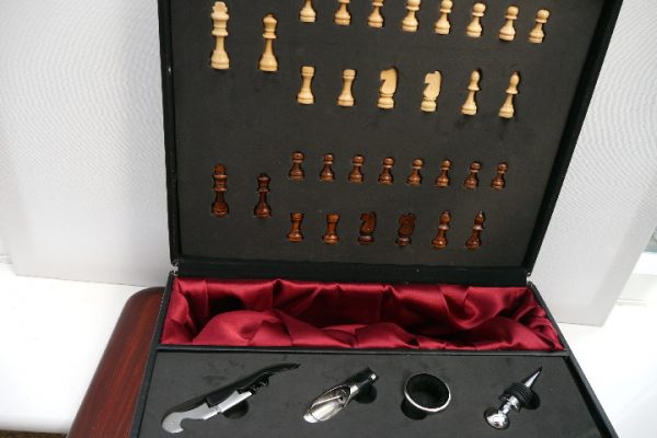 Gift set of Wine Case and Chess Set - Image 7