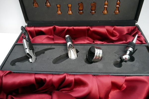Gift set of Wine Case and Chess Set - Image 8