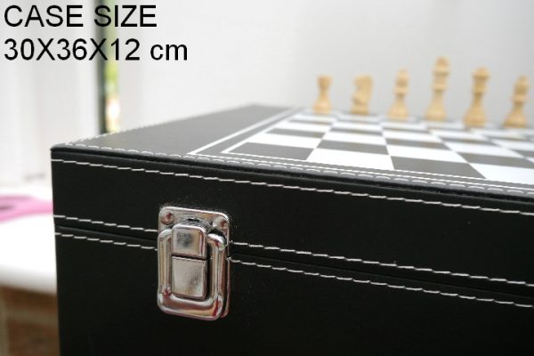 Gift set of Wine Case and Chess Set - Image 10