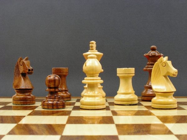Large Rosewood Magnetic 14 inch Chess Set - Image 3