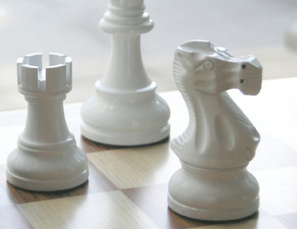 American Staunton in Dark Green-White Gloss Chess Pieces - Image 7
