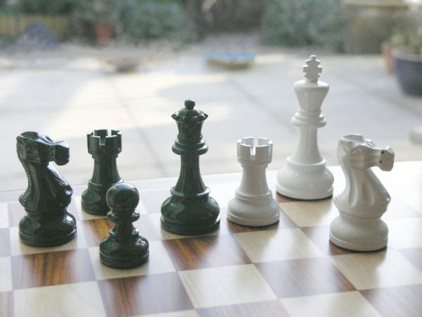 American Staunton in Dark Green-White Gloss Chess Pieces - Image 11