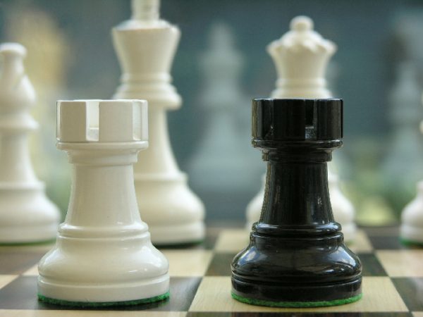 American Staunton in Black and White  with 4 inch King Chess Pieces