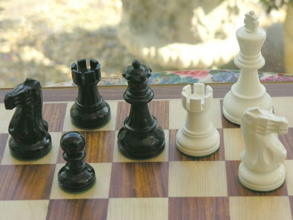 American Staunton in Black and White  with 4 inch King Chess Pieces - Image 4