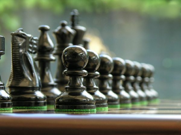 American Staunton in Black and White  with 4 inch King Chess Pieces - Image 6