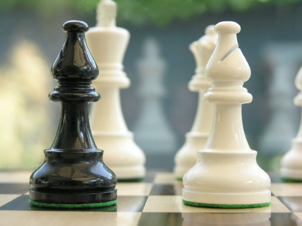 American Staunton in Black and White  with 4 inch King Chess Pieces - Image 10
