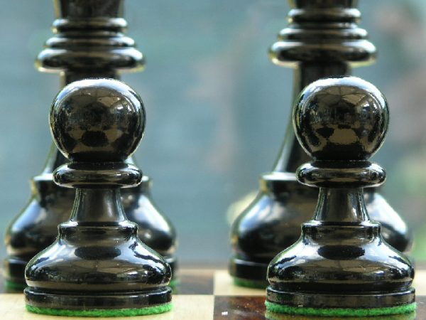American Staunton in Black and White  with 4 inch King Chess Pieces - Image 11