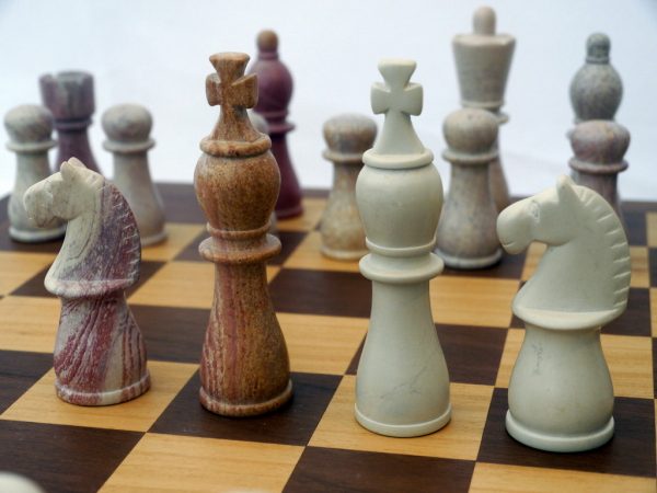 African Marble Staunton Chess Set - 5 inch King - Image 5