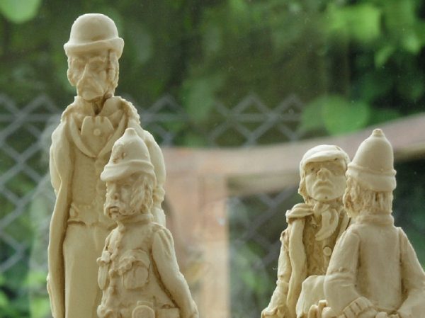 Berkeley Chess Ltd - Sherlock Holmes Chess Pieces - Brown - Image 7
