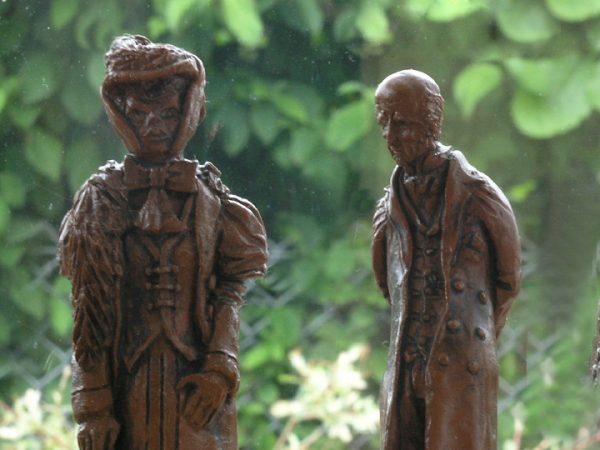 Berkeley Chess Ltd - Sherlock Holmes Chess Pieces - Brown - Image 9