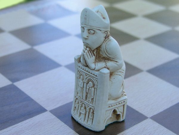 Gothic Lewis Chess Set - Image 4