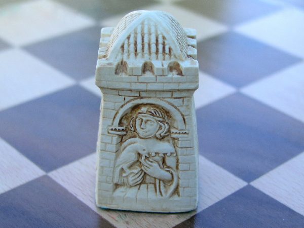 Gothic Lewis Chess Set - Image 8