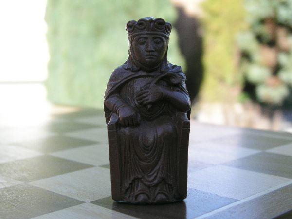 Gothic Lewis Chess Set - Image 11