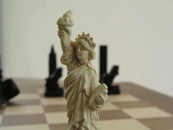 Berkeley Chess - New York Chess Set - Brown - Image 9