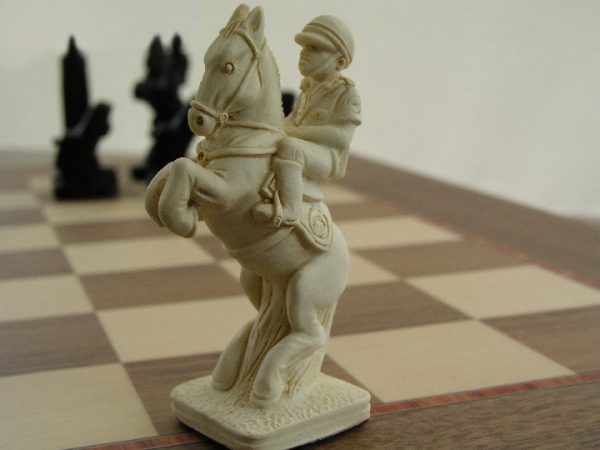 Berkeley Chess - New York Chess Set - Brown - Image 11