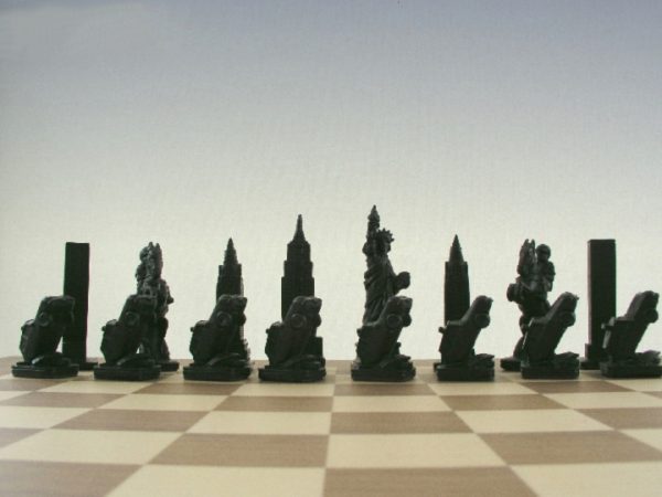 Berkeley Chess - New York Chess Set - Brown - Image 3