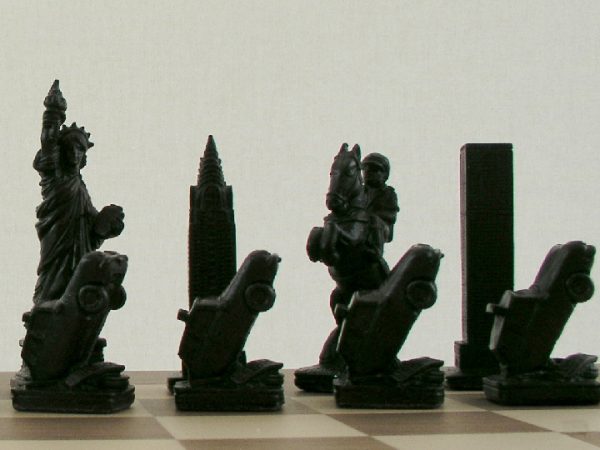 Berkeley Chess - New York Chess Set - Brown - Image 4