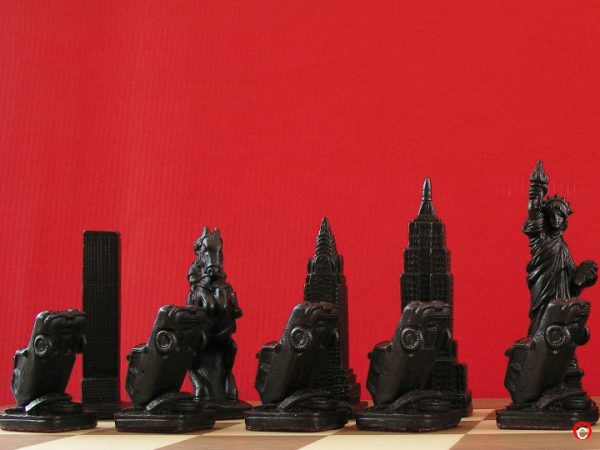 Berkeley Chess - New York Chess Set - Brown - Image 5