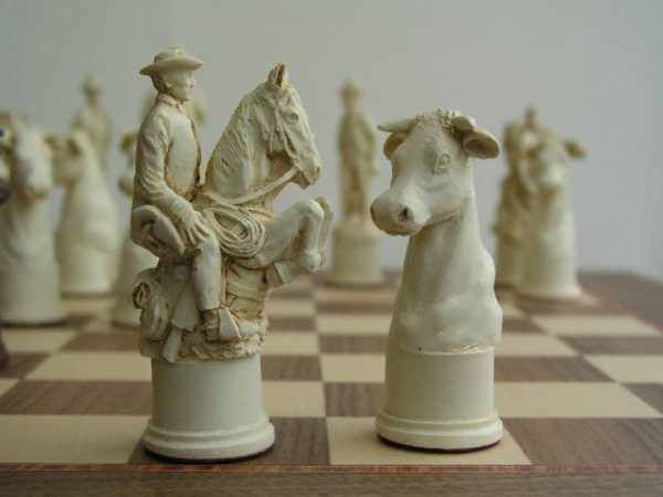 Berkeley Chess - Range Wars Chess Set - Image 4
