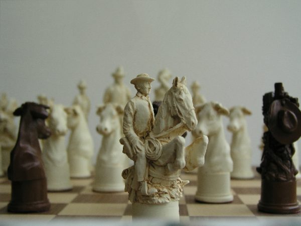 Berkeley Chess - Range Wars Chess Set - Image 8
