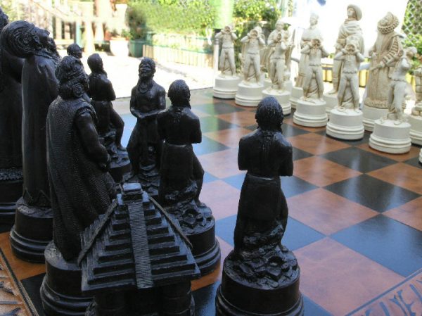 Mascott Chess - Christopher Columbus Chess Set - Image 8