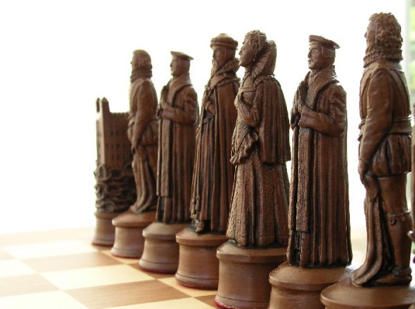 Elizabethan Chess Set - Image 9