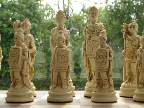 Berkeley Chess Ltd - Roman - Ivory and Brown - Image 2