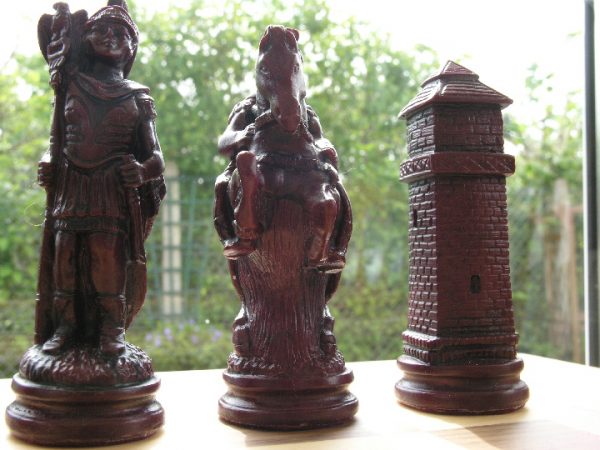 Berkeley Chess Ltd - Roman - Ivory and Brown - Image 5