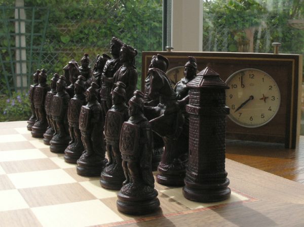 Berkeley Chess Ltd - Roman - Ivory and Brown - Image 7