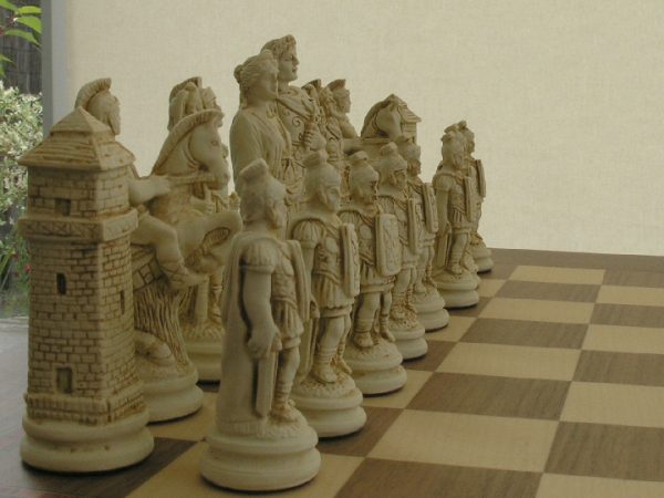 Berkeley Chess Ltd - Roman - Ivory and Brown - Image 8