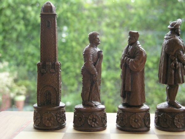 Henry VIII Chess Set - Image 4