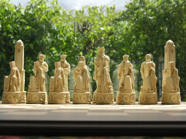 Henry VIII Chess Set - Image 7