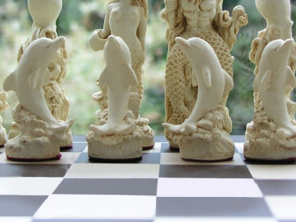 Berkeley Chess - Sea Life Chess Set - Brown - Image 4
