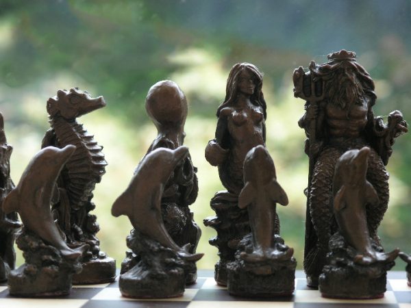 Berkeley Chess - Sea Life Chess Set - Brown - Image 7