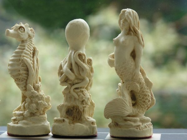 Berkeley Chess - Sea Life Chess Set - Brown - Image 8