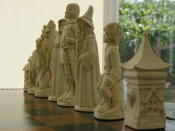Berkeley Chess Ltd - Lord of the Rings Chess Pieces - Brown - Image 2