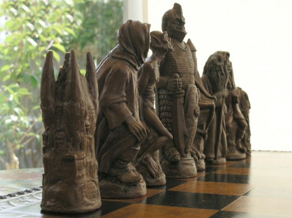 Berkeley Chess Ltd - Lord of the Rings Chess Pieces - Brown - Image 3
