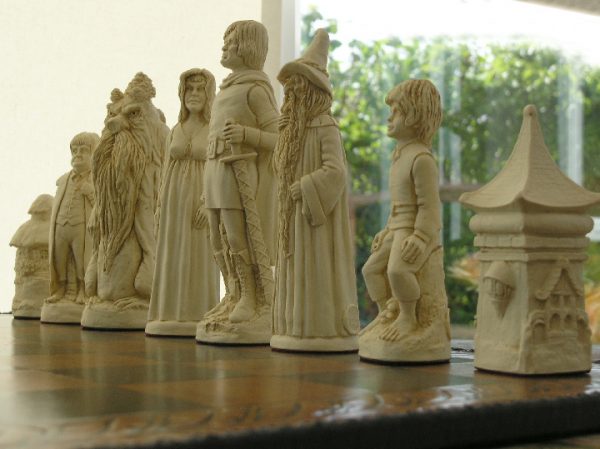 Berkeley Chess Ltd - Lord of the Rings Chess Pieces - Brown - Image 4