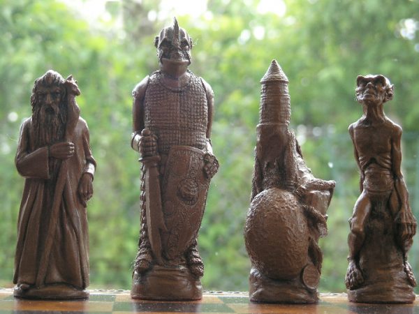 Berkeley Chess Ltd - Lord of the Rings Chess Pieces - Brown - Image 6