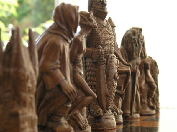 Berkeley Chess Ltd - Lord of the Rings Chess Pieces - Brown - Image 8