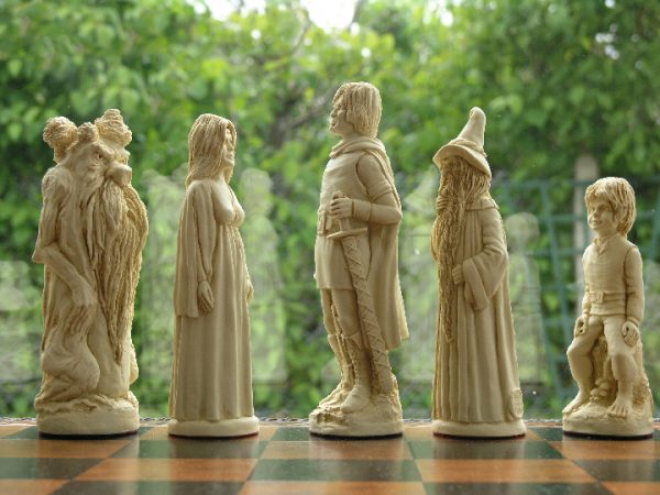 Berkeley Chess Ltd - Lord of the Rings Chess Pieces - Brown - Image 9