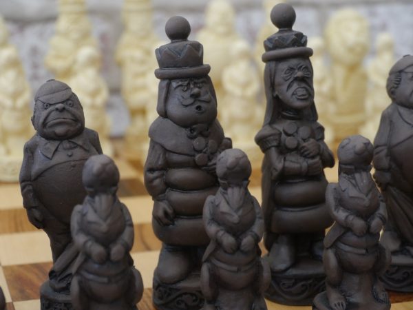 Large Lewis Carroll Chess Set - Image 6