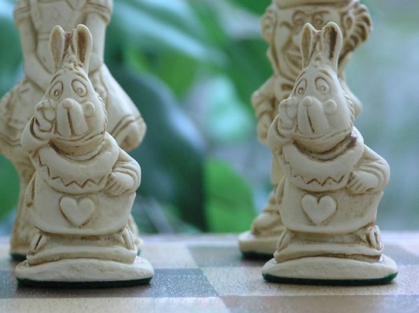 Alice in Wonderland Chess Set - Image 5