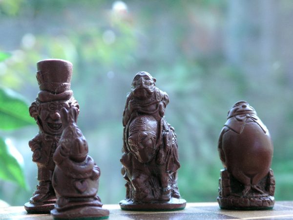 Alice in Wonderland Chess Set - Image 9