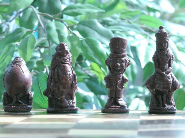 Alice in Wonderland Chess Set - Image 10