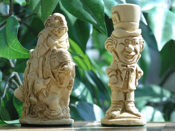Alice in Wonderland Chess Set - Image 11